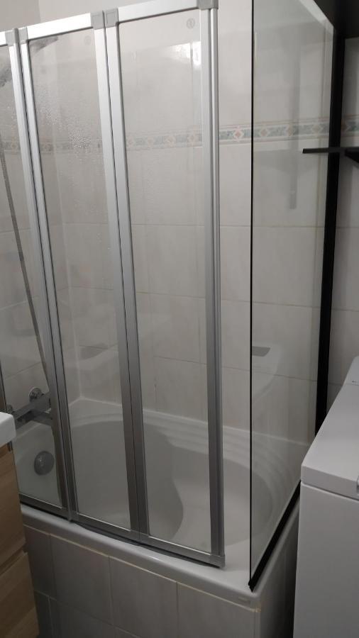 Appartement Agreable A Deux Pas Du Plan D'Eau 엠브룬 외부 사진