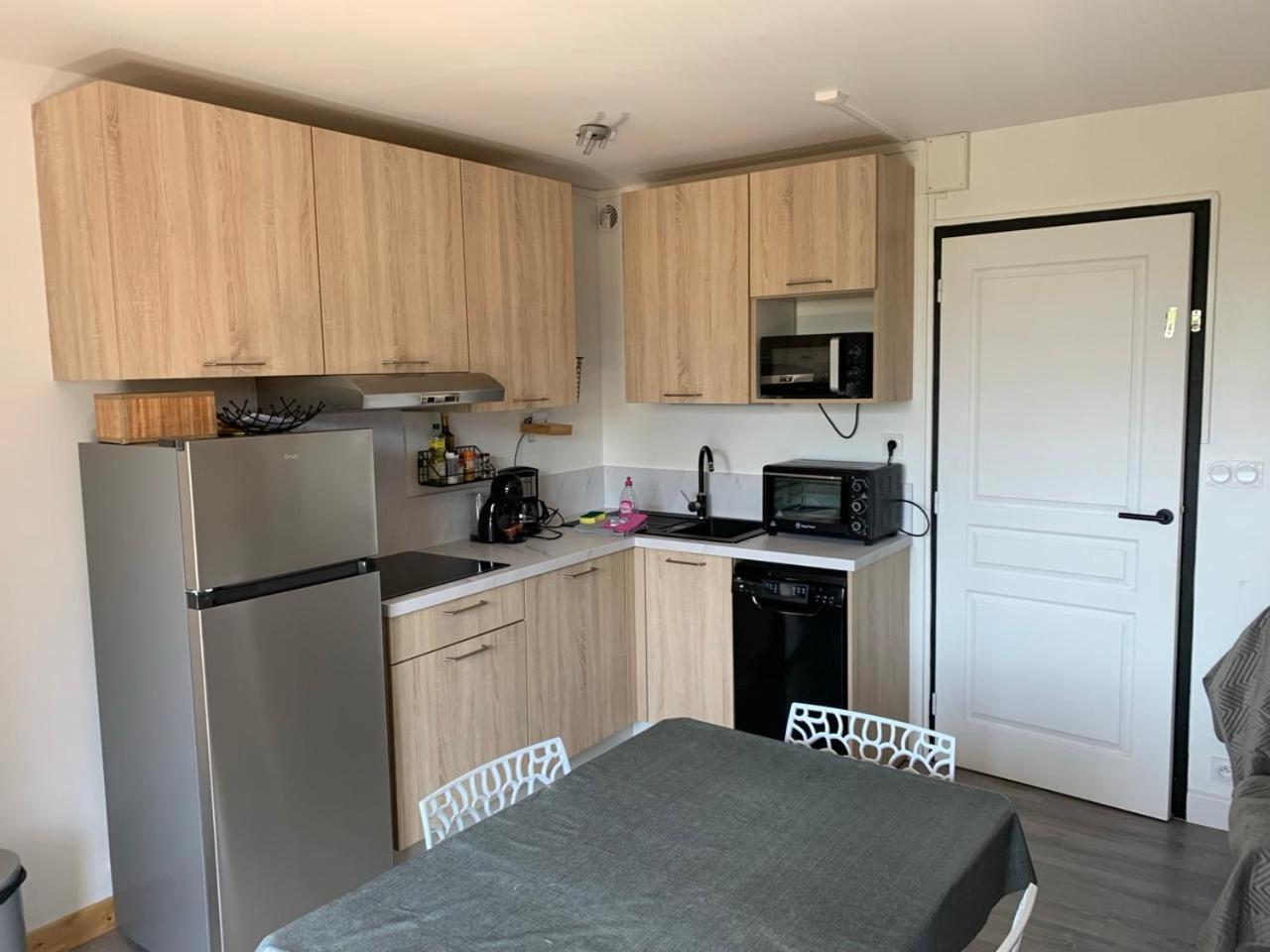 Appartement Agreable A Deux Pas Du Plan D'Eau 엠브룬 외부 사진