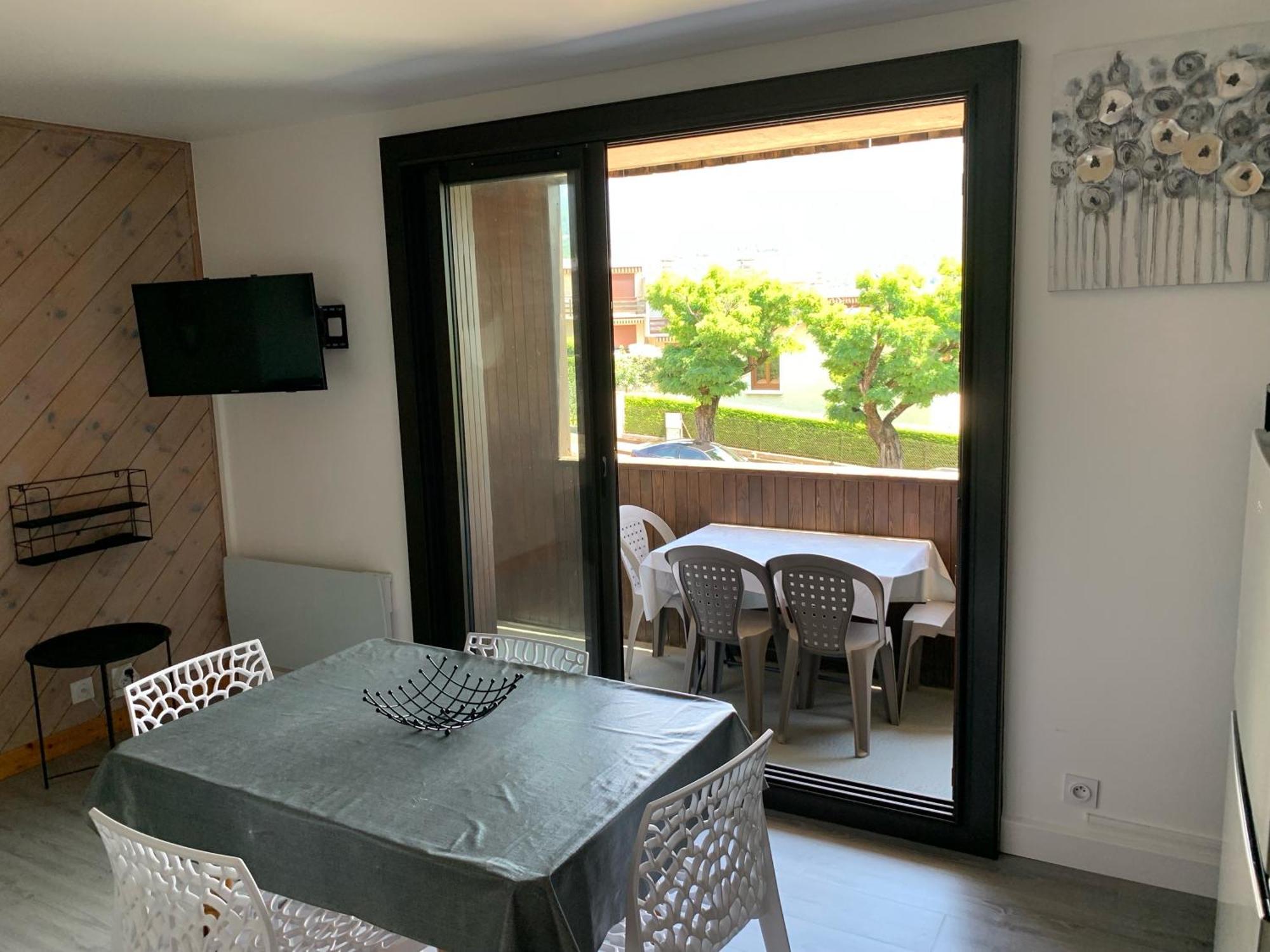 Appartement Agreable A Deux Pas Du Plan D'Eau 엠브룬 외부 사진