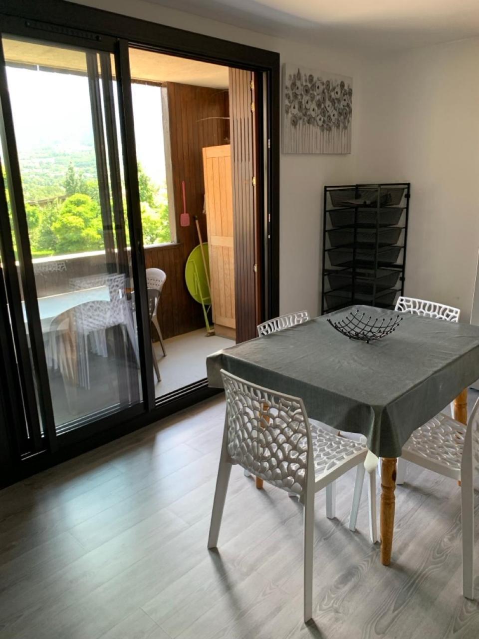 Appartement Agreable A Deux Pas Du Plan D'Eau 엠브룬 외부 사진
